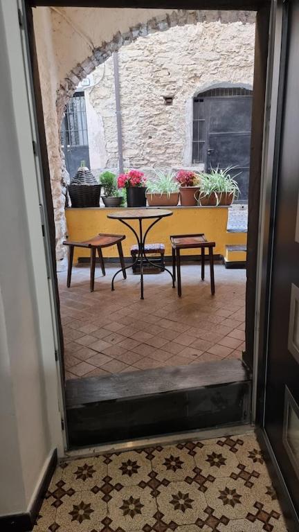 Beautifully Restored Romantic Apartment In The Centre Of Historic Долчедо Екстериор снимка
