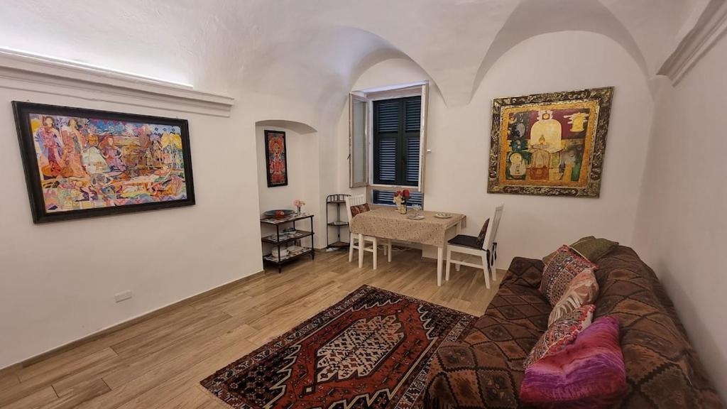 Beautifully Restored Romantic Apartment In The Centre Of Historic Долчедо Екстериор снимка